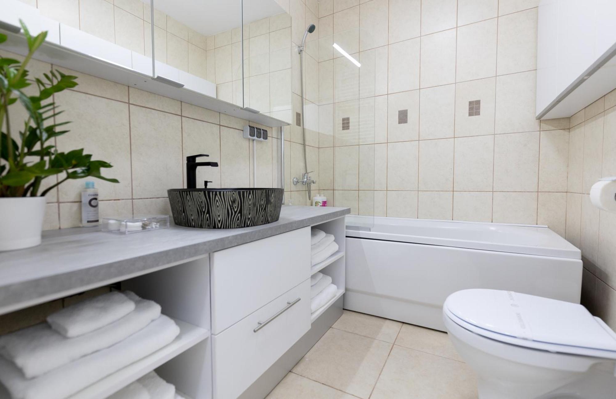 Obor Central Oasis --Secured Parking Nearby --Self Check-In-- 1Min Metro Station Bukarest Eksteriør billede